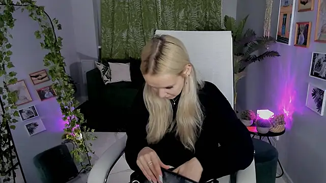 MaoqiBeverly online show from May 9, 2026, 1:27 pm
