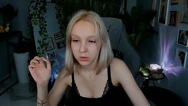 MaoqiBeverly online show from May 19, 2026, 8:20 am