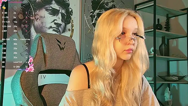 MaoqiBeverly online show from June 15, 2026, 10:39 am