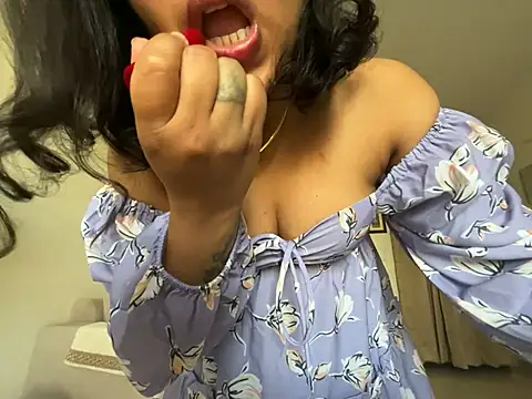 Anna girl22 online show from April 23, 2026, 1:02 pm