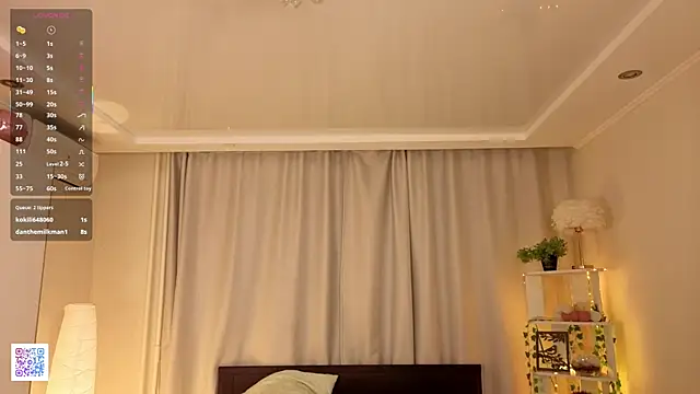 Snapshot of LeanneDinkle chatting on April 5, 2026, 4:09 am LeanneDinkle online show from April 5, 2026, 4:09 am