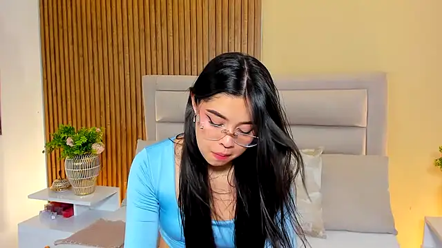 CristalMayson online show from April 25, 2026, 12:24 am