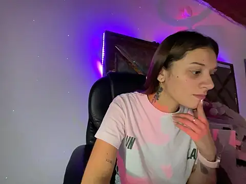 alison parkerr26 online show from February 2, 2026, 5:33 pm