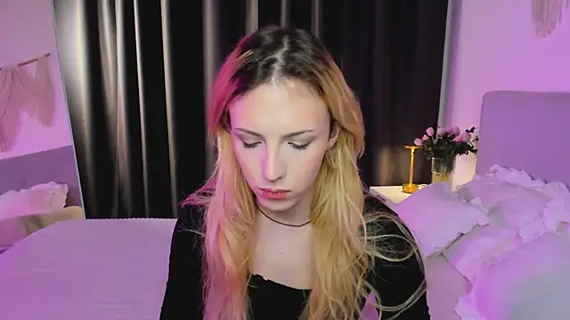 Tiffany  King online show from May 6, 2026, 5:46 am