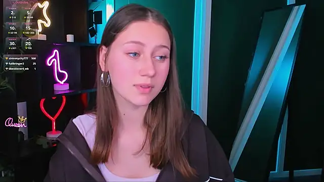 arianaa cat online show from April 26, 2026, 7:22 pm
