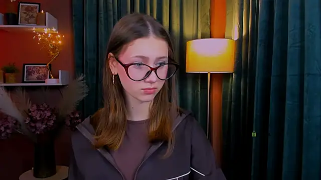 arianaa cat online show from April 28, 2026, 6:35 pm