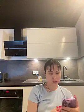 Snapshot of Just-Lilly chatting on June 3, 2026, 6:02 pm Just-Lilly online show from June 3, 2026, 6:02 pm