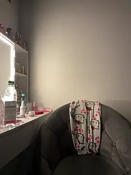Snapshot of Just-Lilly chatting on June 9, 2026, 3:51 am Just-Lilly online show from June 9, 2026, 3:51 am