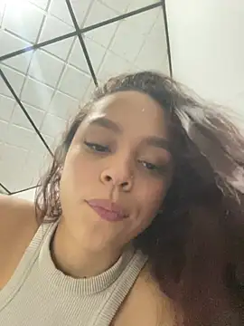 CarolineFyre online show from April 28, 2026, 12:09 am