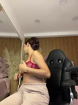 Snapshot of CarolineFyre chatting on May 28, 2026, 12:46 pm CarolineFyre online show from May 28, 2026, 12:46 pm