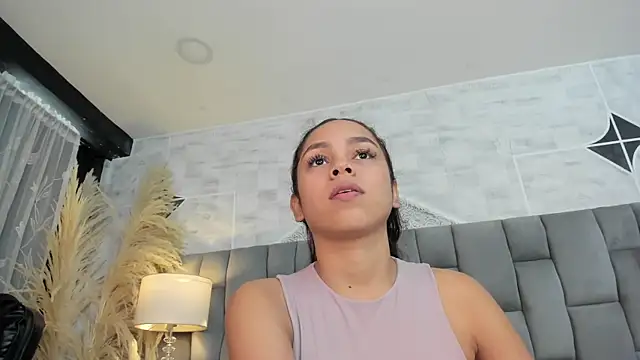 Snapshot of CarolineFyre chatting on June 6, 2026, 1:05 pm CarolineFyre online show from June 6, 2026, 1:05 pm