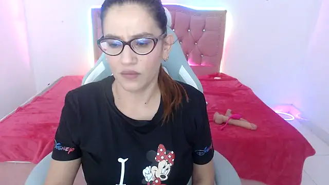 Snapshot of snowhot-69 chatting on April 15, 2026, 8:32 am snowhot-69 online show from April 15, 2026, 8:32 am