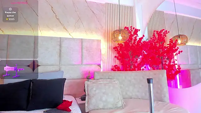 EmmaLovve online show from February 26, 2026, 2:32 am