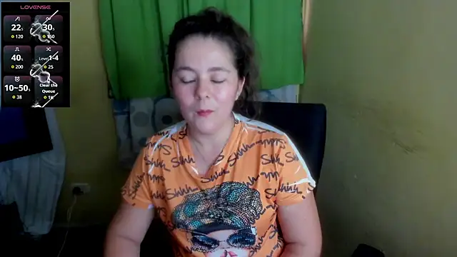 LuciaMiilf online show from June 25, 2026, 9:41 pm