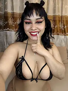 zoe love18 online show from March 19, 2026, 4:49 am