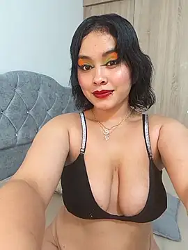 zoe love18 online show from May 5, 2026, 4:42 am