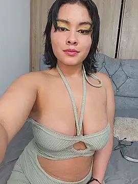 zoe love18 online show from June 20, 2026, 4:15 am