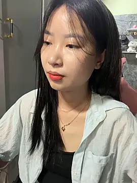 Linne6789 online show from May 17, 2026, 3:48 am