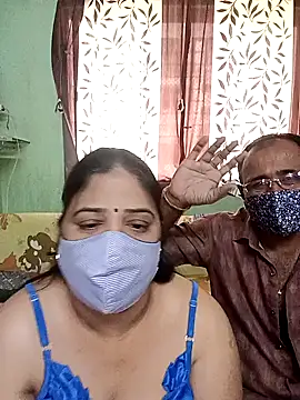 HoneyHush online show from February 5, 2026, 7:13 am