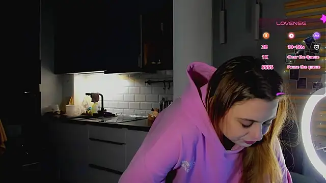 Alice Wanderr online show from March 16, 2026, 5:55 am