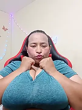 Snapshot of BustySexy_Nataly chatting on July 30, 2026, 8:24 am BustySexy Nataly online show from July 30, 2026, 8:24 am