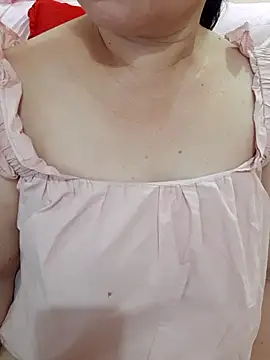 Snapshot of Yummyamasha chatting on May 9, 2026, 1:27 pm Yummyamasha online show from May 9, 2026, 1:27 pm