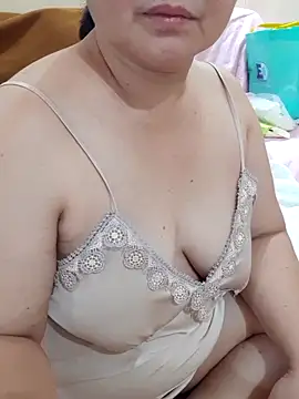 Snapshot of Yummyamasha chatting on May 25, 2026, 1:17 pm Yummyamasha online show from May 25, 2026, 1:17 pm