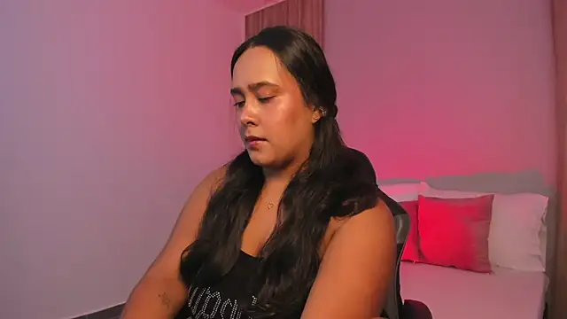 sophia solerr online show from June 17, 2026, 2:58 am