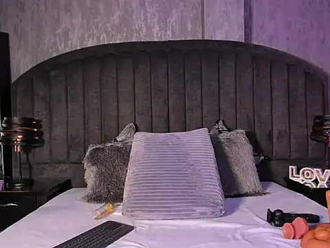 RED VIOLETH online show from February 8, 2026, 5:33 am