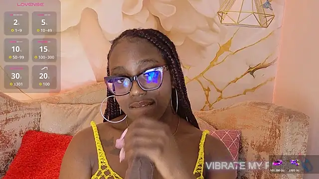 Snapshot of nylaroyale_cr chatting on June 14, 2026, 7:49 pm nylaroyale cr online show from June 14, 2026, 7:49 pm