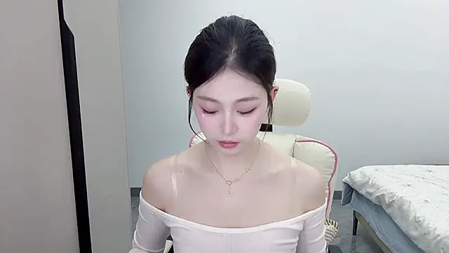 DYyyyyy-- online show from February 1, 2026, 12:04 pm