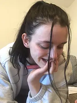 LeonieClaire online show from March 17, 2026, 3:48 pm