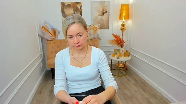 CharlotteKerti online show from April 17, 2026, 11:35 am