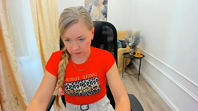Snapshot of CharlotteKerti chatting on June 3, 2026, 12:52 pm CharlotteKerti online show from June 3, 2026, 12:52 pm