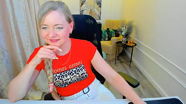 Snapshot of CharlotteKerti chatting on June 3, 2026, 2:33 pm CharlotteKerti online show from June 3, 2026, 2:33 pm