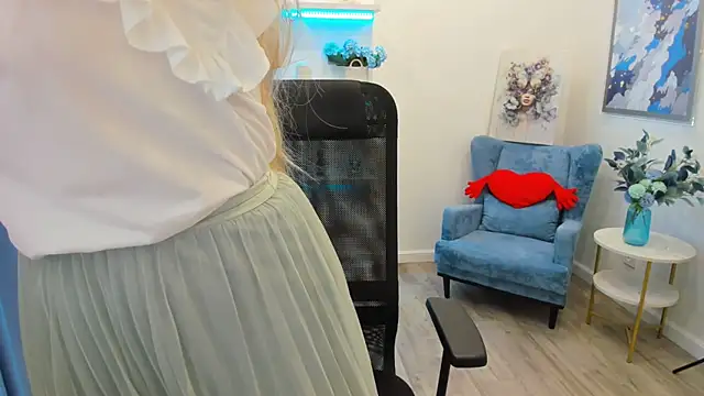 Snapshot of CharlotteKerti chatting on June 10, 2026, 12:59 pm CharlotteKerti online show from June 10, 2026, 12:59 pm