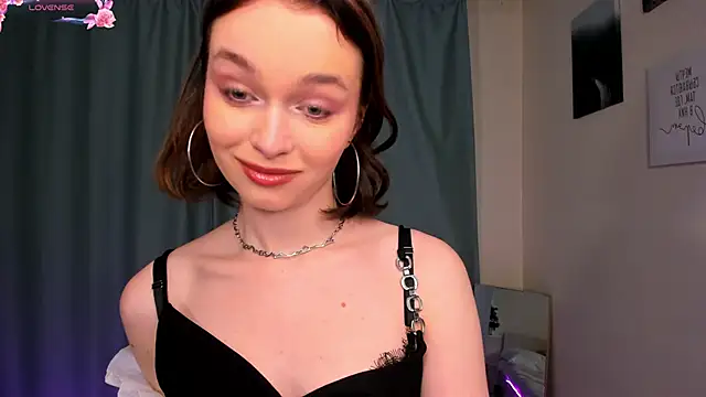 Snapshot of LillianPerry chatting on February 15, 2026, 8:16 pm LillianPerry online show from February 15, 2026, 8:16 pm