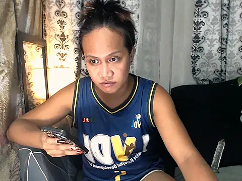 Snapshot of Queen-barbie chatting on July 20, 2026, 11:23 am Queen-barbie online show from July 20, 2026, 11:23 am