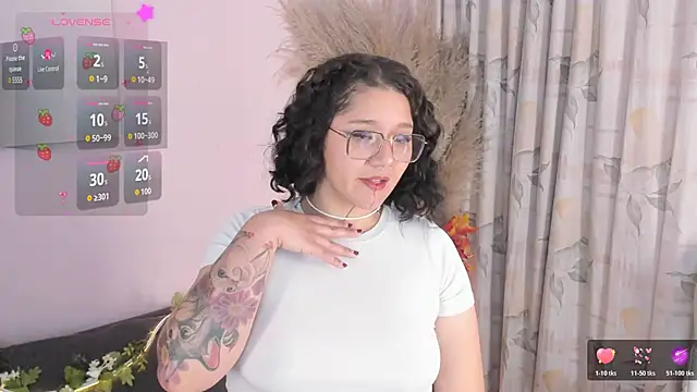 Snapshot of Sylvara_bx chatting on June 16, 2026, 12:41 pm Sylvara bx online show from June 16, 2026, 12:41 pm