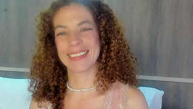 Snapshot of Brynaa chatting on May 29, 2026, 5:27 am Brynaa online show from May 29, 2026, 5:27 am