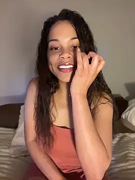 Snapshot of Petite_Baddie chatting on May 21, 2026, 5:47 am Petite Baddie online show from May 21, 2026, 5:47 am