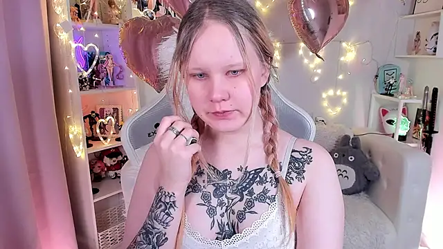 AnnieVibe online show from February 5, 2026, 5:39 pm