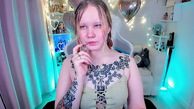 AnnieVibe online show from February 15, 2026, 6:15 pm