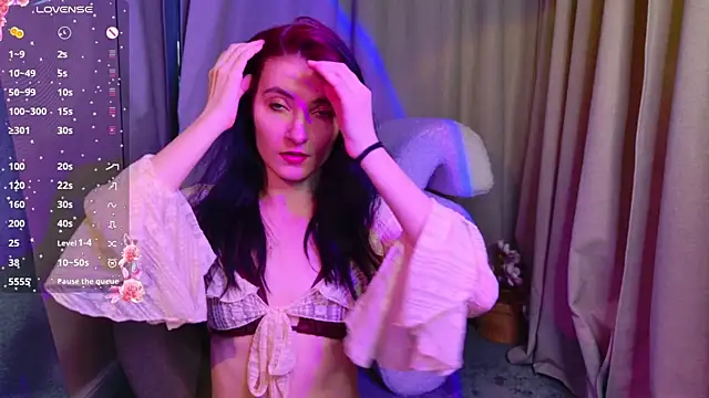 NicoleLuxe online show from May 8, 2026, 5:40 pm