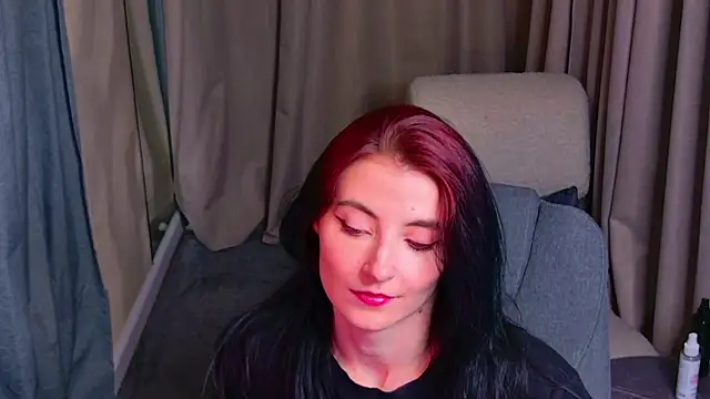 NicoleLuxe online show from May 12, 2026, 6:27 pm