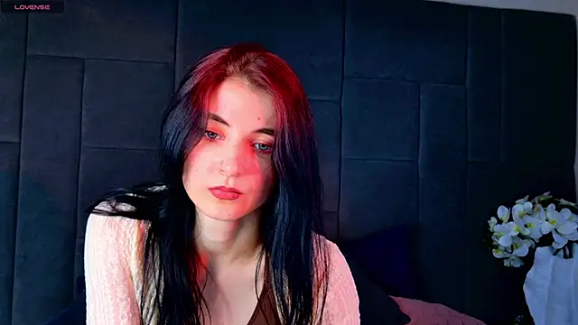 NicoleLuxe online show from May 15, 2026, 6:04 pm