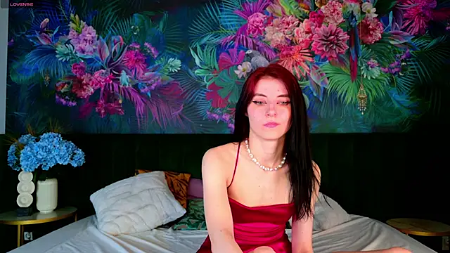 NicoleLuxe online show from May 27, 2026, 1:57 am