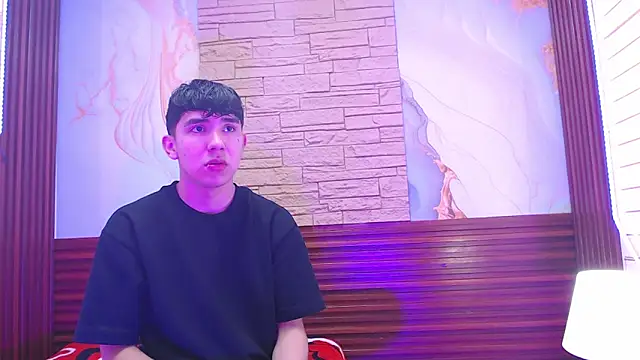 massimoferrera303av online show from February 3, 2026, 6:35 pm