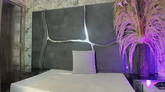 SaxxybunnyAndJayzzy online show from June 18, 2026, 4:46 am