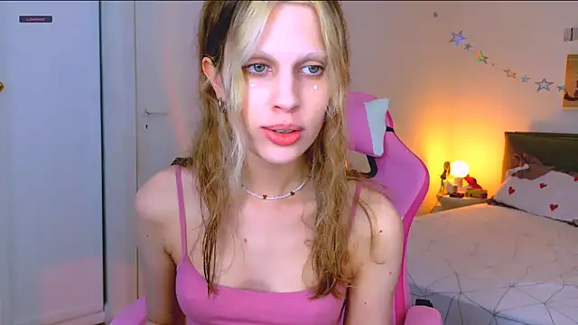 Snapshot of Maxine_gold chatting on June 20, 2026, 8:17 am Maxine gold online show from June 20, 2026, 8:17 am